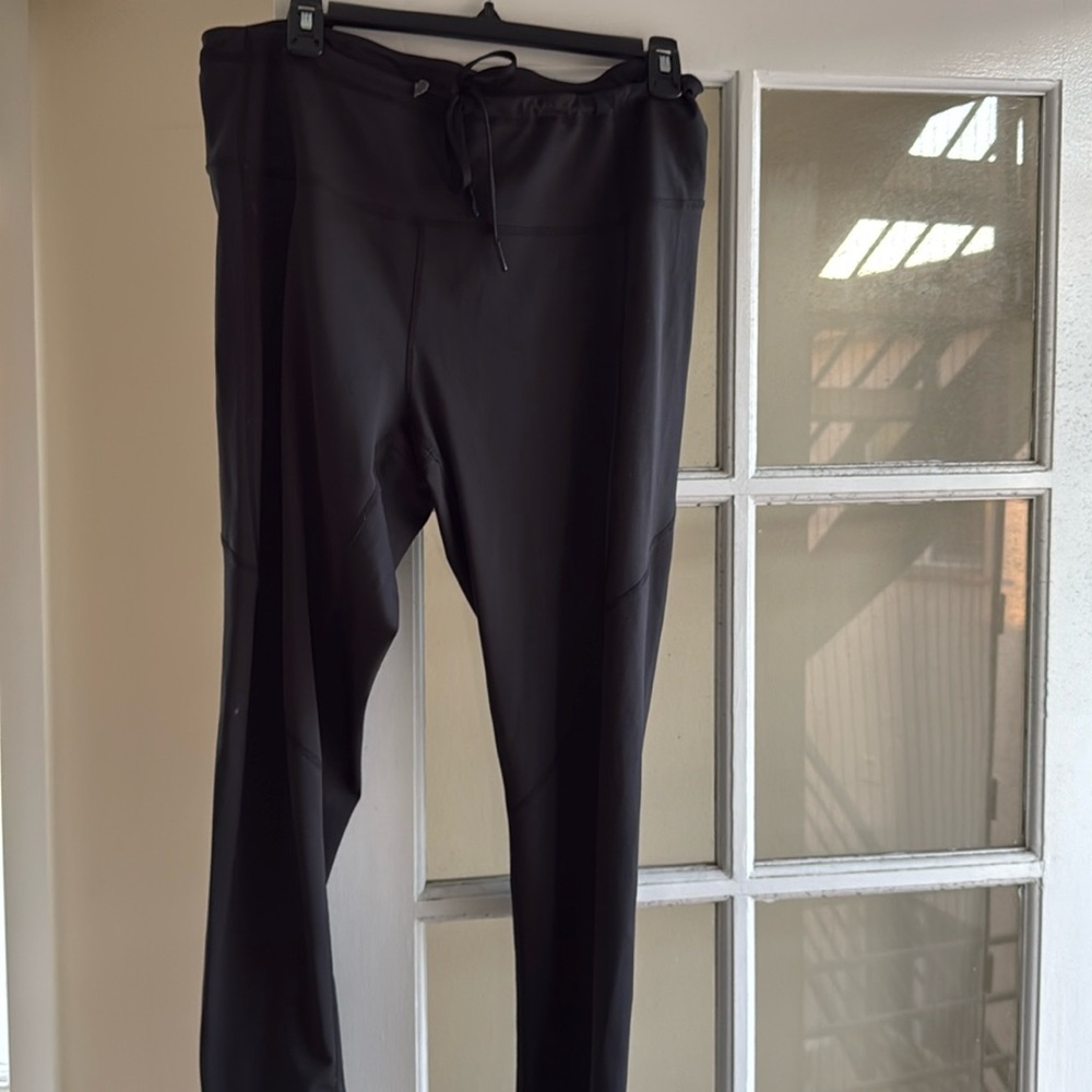 Zella black workout pants wi the a drawstring waist
